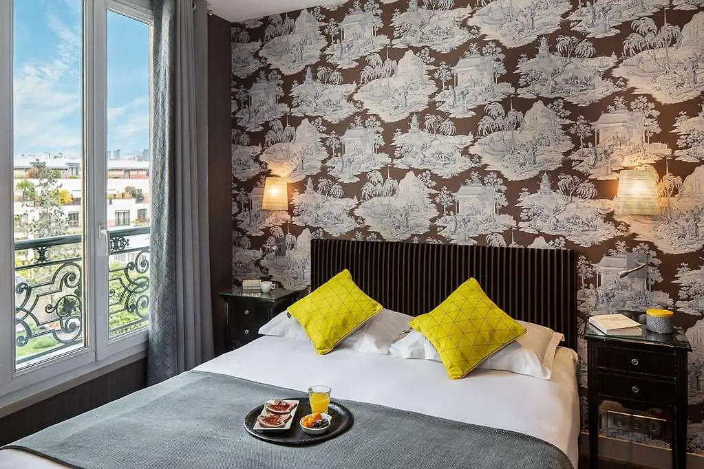 ****  Hotel Louison Paris France
